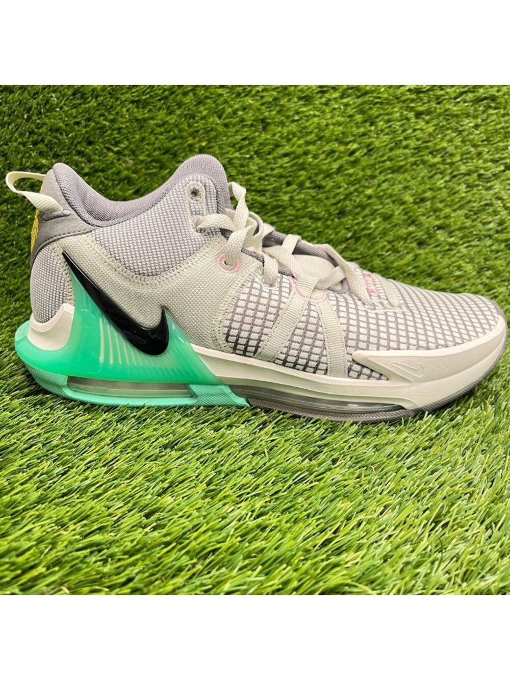 Nike LeBron Witness 7 VII Mens Size 9 Gray Teal Black Basketball Shoes Sneakers